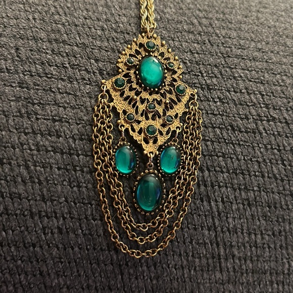 Vintage 1970’s necklace 13 green stones gold chain with matching earrings - Picture 6 of 14